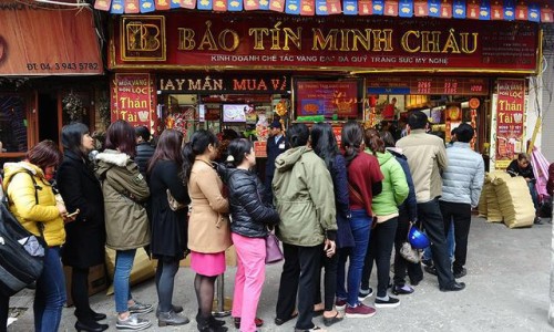 越南、泰國民眾排長隊買黃金（環球時報）